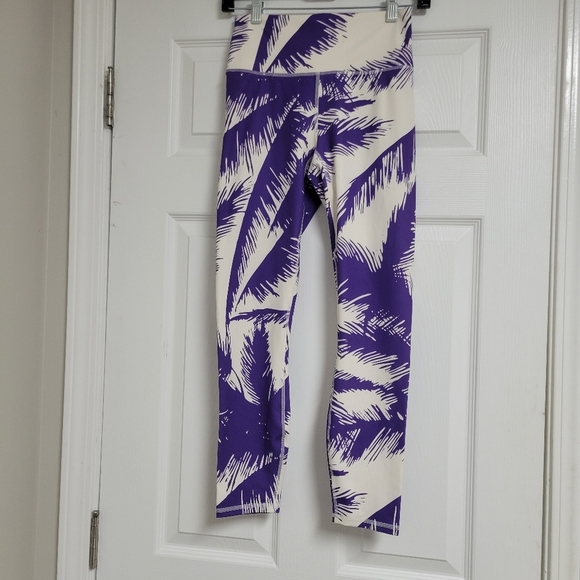 Flabletics NWT
Pure-luxe Oasis High-Waisted Leggins  Tropical Palm. - Picture 6 of 13